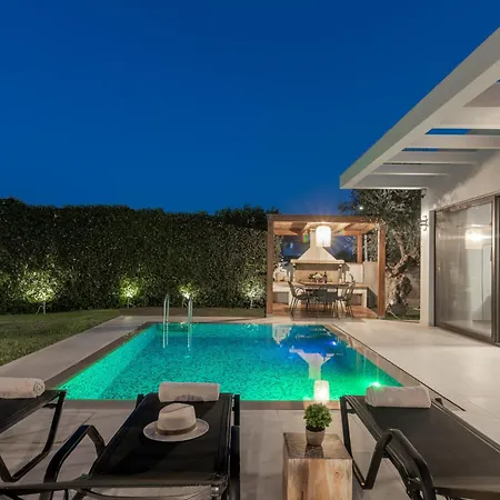 Oresteia Exclusive Villa, A Sublime Retreat, By Thinkvilla וילה
