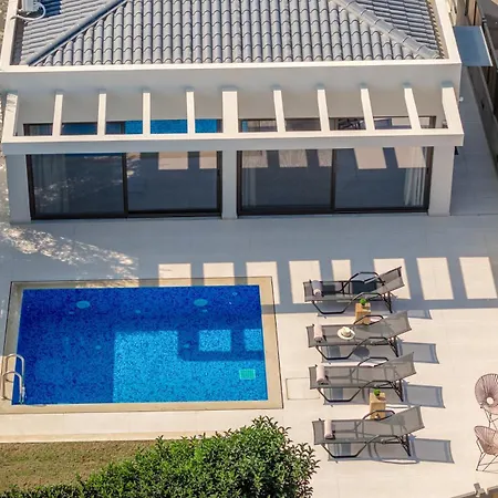 Oresteia Exclusive Villa, A Sublime Retreat, By Thinkvilla וילה